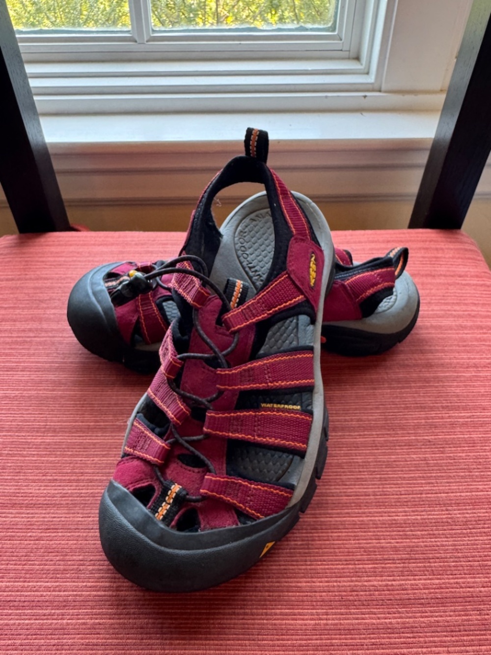 KEEN Red Newport H2O Closed Toe Water Sandals Cinch Close Size 7.5